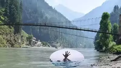 Kulgam: कुलगाम में नदी बनी काल, डूबने से एक की जान गई Kulgam: कुलगाम में नदी बनी काल, डूबने से एक की जान गई