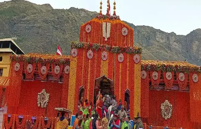 Gopeshwar: चढ़ावा विवाद के बाद देवस्थानम बोर्ड पर सियासत गरमाई Gopeshwar: चढ़ावा विवाद के बाद देवस्थानम बोर्ड पर सियासत गरमाई