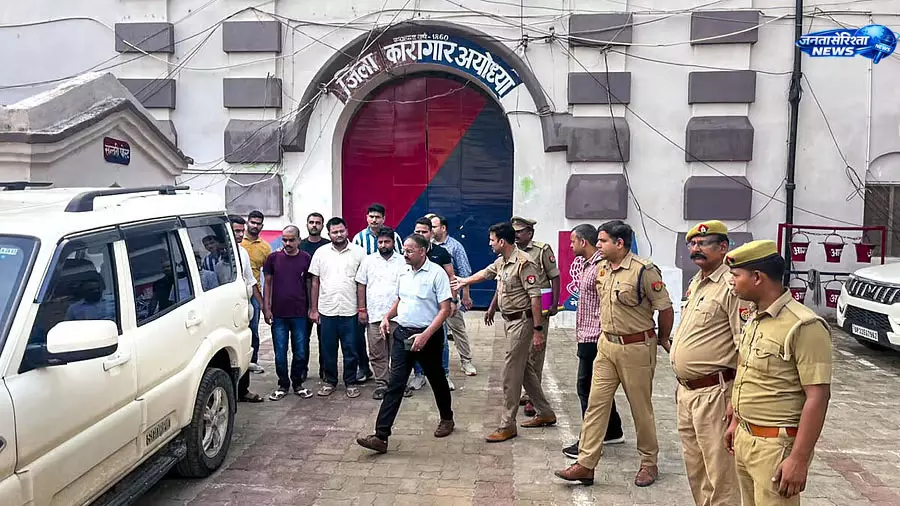 राम मंदिर दान मामला: 50 बैंक खाते जांच के दायरे में राम मंदिर दान मामला: 50 बैंक खाते जांच के दायरे में