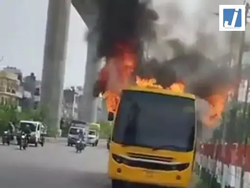 बड़ा हादसा टला, स्कूल बस में लगी भीषण आग, फिर... बड़ा हादसा टला, स्कूल बस में लगी भीषण आग, फिर...