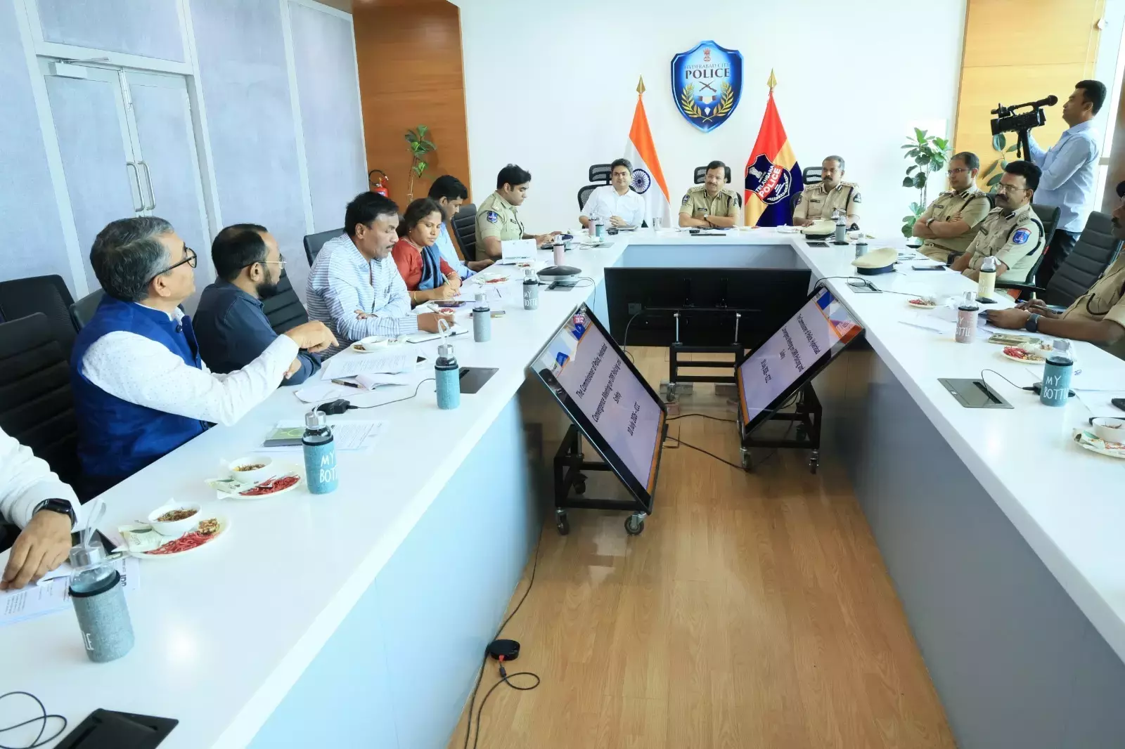 Telangana: बाहरी रिंग रोड पर दुर्घटनाओं को कम करने के लिए सार्वजनिक सुरक्षा बढ़ाई जाएगी Telangana: बाहरी रिंग रोड पर दुर्घटनाओं को कम करने के लिए सार्वजनिक सुरक्षा बढ़ाई जाएगी