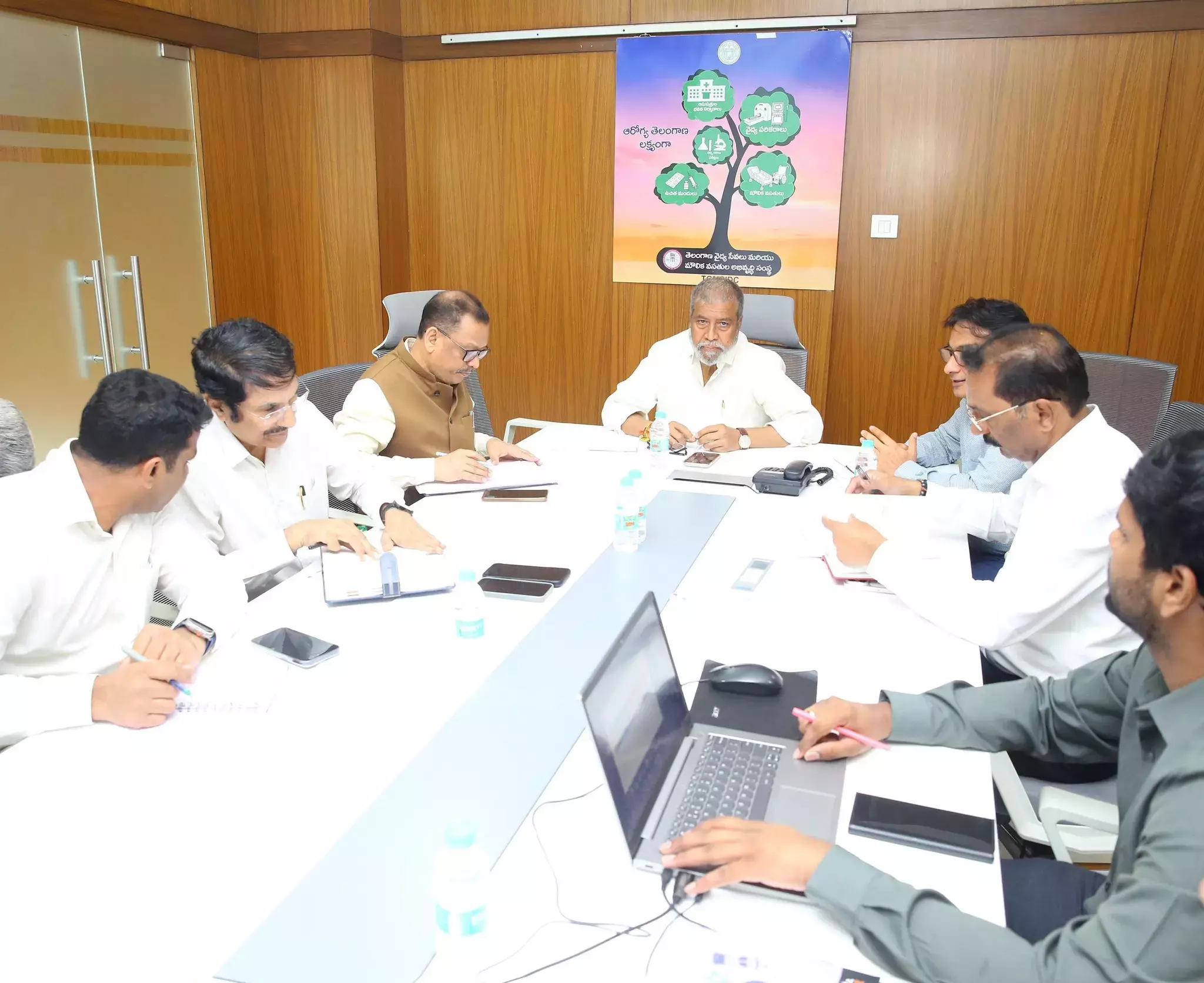 Telangana: स्वास्थ्य मंत्री ने चिकित्सा उपकरणों की एंड-टू-एंड ट्रैकिंग की मांग की Telangana: स्वास्थ्य मंत्री ने चिकित्सा उपकरणों की एंड-टू-एंड ट्रैकिंग की मांग की