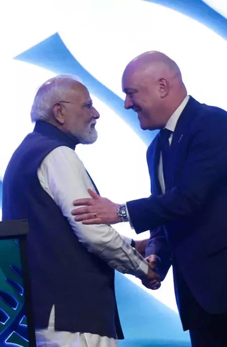 पीएम मोदी-लक्सन ने ऑकलैंड में खेल प्रदर्शनी का किया दौरा, गाला लंच में हुए शामिल पीएम मोदी-लक्सन ने ऑकलैंड में खेल प्रदर्शनी का किया दौरा, गाला लंच में हुए शामिल
