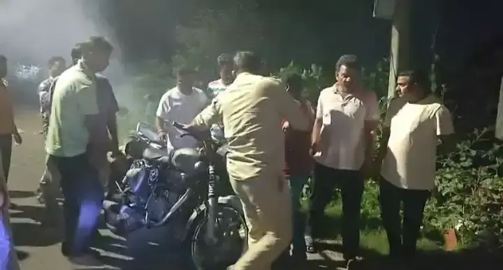 West Burdwan: सालानपुर में राजनीतिक हिंसा, तृणमूल और भाजपा कार्यकर्ताओं में खूनी संघर्ष West Burdwan: सालानपुर में राजनीतिक हिंसा, तृणमूल और भाजपा कार्यकर्ताओं में खूनी संघर्ष