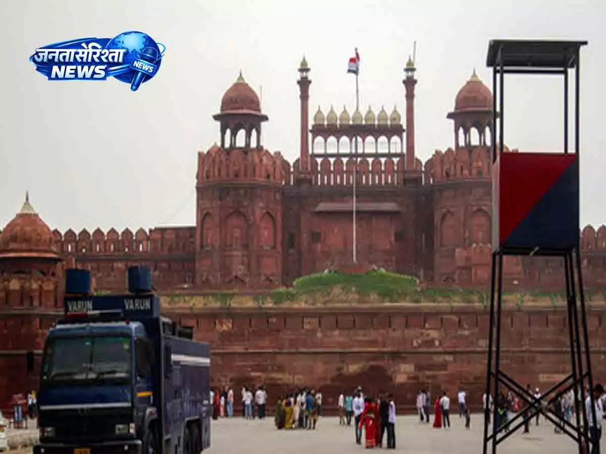 Delhi: लाल किले पर बम की धमकी को पूरी सुरक्षा जांच के बाद झूठा बताया गया Delhi: लाल किले पर बम की धमकी को पूरी सुरक्षा जांच के बाद झूठा बताया गया