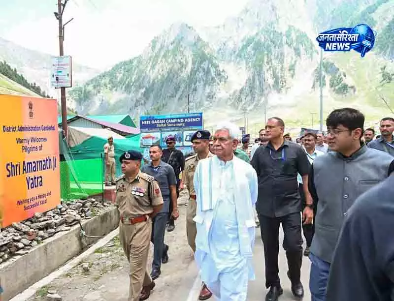 Jammu 8 दिनों में 2 लाख श्रद्धालु करेंगे अमरनाथ दर्शन: LG सिन्हा Jammu 8 दिनों में 2 लाख श्रद्धालु करेंगे अमरनाथ दर्शन: LG सिन्हा