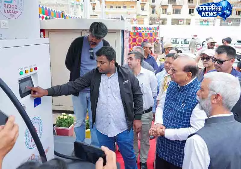 Ladakh में पहले EV चार्जिंग स्टेशन का उद्घाटन Ladakh में पहले EV चार्जिंग स्टेशन का उद्घाटन