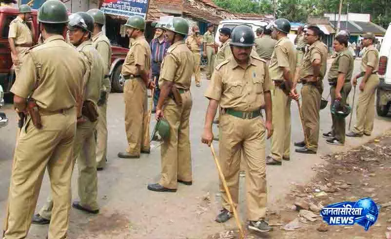 Brahmapur 24 गिरफ्तार, भारी मात्रा में अवैध विस्फोटक जब्त Brahmapur 24 गिरफ्तार, भारी मात्रा में अवैध विस्फोटक जब्त