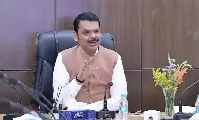 Mumbai: सीएम का बड़ा ऐलान, कर्जमाफी योजना से हटाई गई 50 हजार रुपये की सीमा Mumbai: सीएम का बड़ा ऐलान, कर्जमाफी योजना से हटाई गई 50 हजार रुपये की सीमा