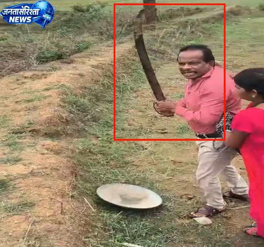 सूरजपुर में तलवार लहराने का वीडियो वायरल, आर्म्स एक्ट के तहत केस दर्ज सूरजपुर में तलवार लहराने का वीडियो वायरल, आर्म्स एक्ट के तहत केस दर्ज