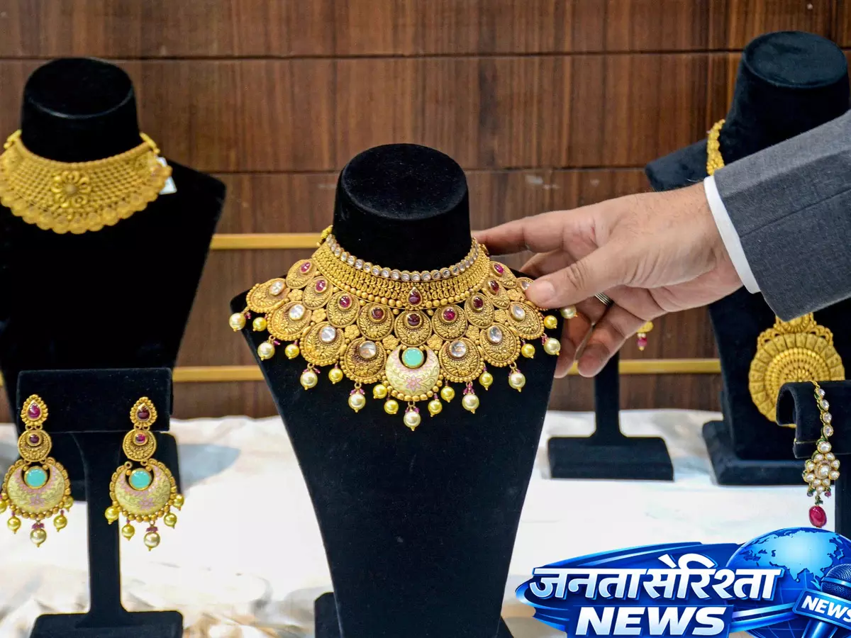 Gold -चांदी की चमक फीकी, कीमतों में भारी गिरावट Gold -चांदी की चमक फीकी, कीमतों में भारी गिरावट