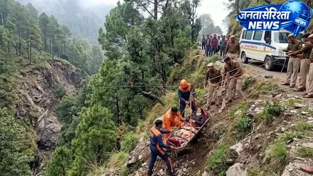 पति की साजिश नाकाम, खाई में गिरकर भी बची महिला पति की साजिश नाकाम, खाई में गिरकर भी बची महिला