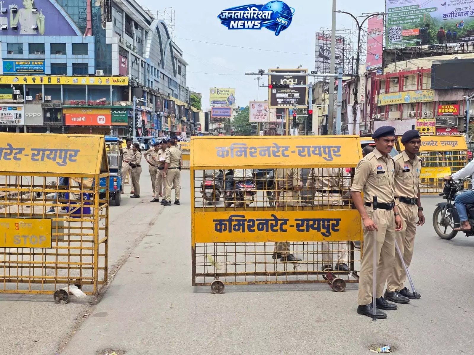 रायपुर में पुलिस का चेकिंग अभियान: बिना नंबर प्लेट और संदिग्ध वाहनों पर की सख्ती रायपुर में पुलिस का चेकिंग अभियान: बिना नंबर प्लेट और संदिग्ध वाहनों पर की सख्ती