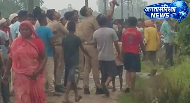 प्रेम विवाह की जिद, किशोरी ने टावर पर चढ़कर मचाया हड़कंप प्रेम विवाह की जिद, किशोरी ने टावर पर चढ़कर मचाया हड़कंप