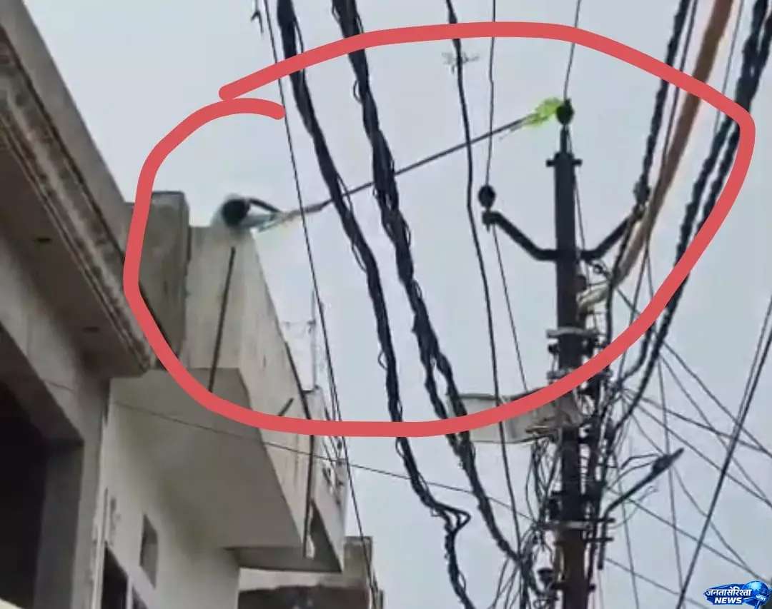 kite के चक्कर में गई जान, दादा के बाद 12 वर्षीय अहद ने भी दम तोड़ा kite के चक्कर में गई जान, दादा के बाद 12 वर्षीय अहद ने भी दम तोड़ा