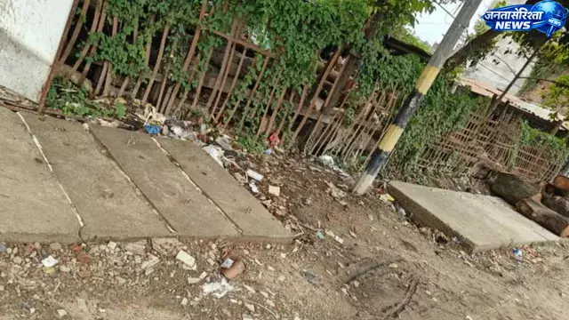 Bihar : छपरा में ड्रेनेज योजना धीमी, इस मानसून भी जलजमाव का खतरा Bihar : छपरा में ड्रेनेज योजना धीमी, इस मानसून भी जलजमाव का खतरा