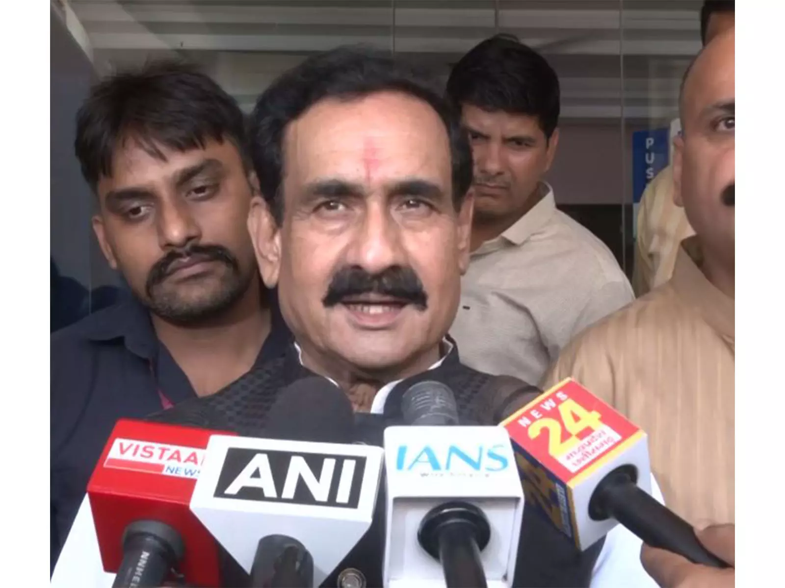 दतिया विरोध पर नरोत्तम मिश्रा की अपील, अतिरेक कदम न उठाएं दतिया विरोध पर नरोत्तम मिश्रा की अपील, अतिरेक कदम न उठाएं