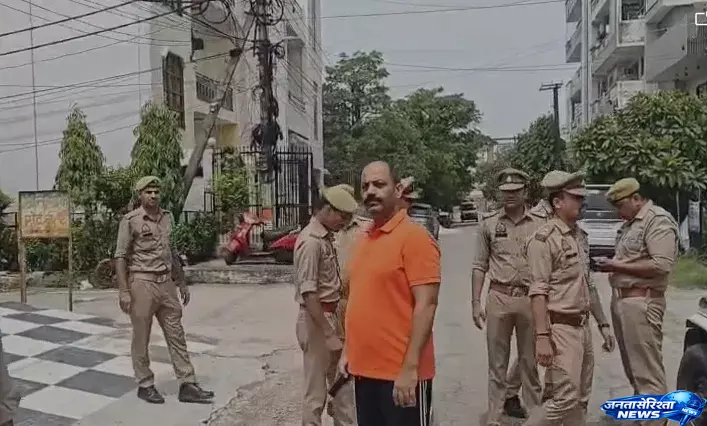 Hindu रक्षा दल प्रमुख को पुलिस ने किया नजरबंद, मेरठ जाने से रोका Hindu रक्षा दल प्रमुख को पुलिस ने किया नजरबंद, मेरठ जाने से रोका
