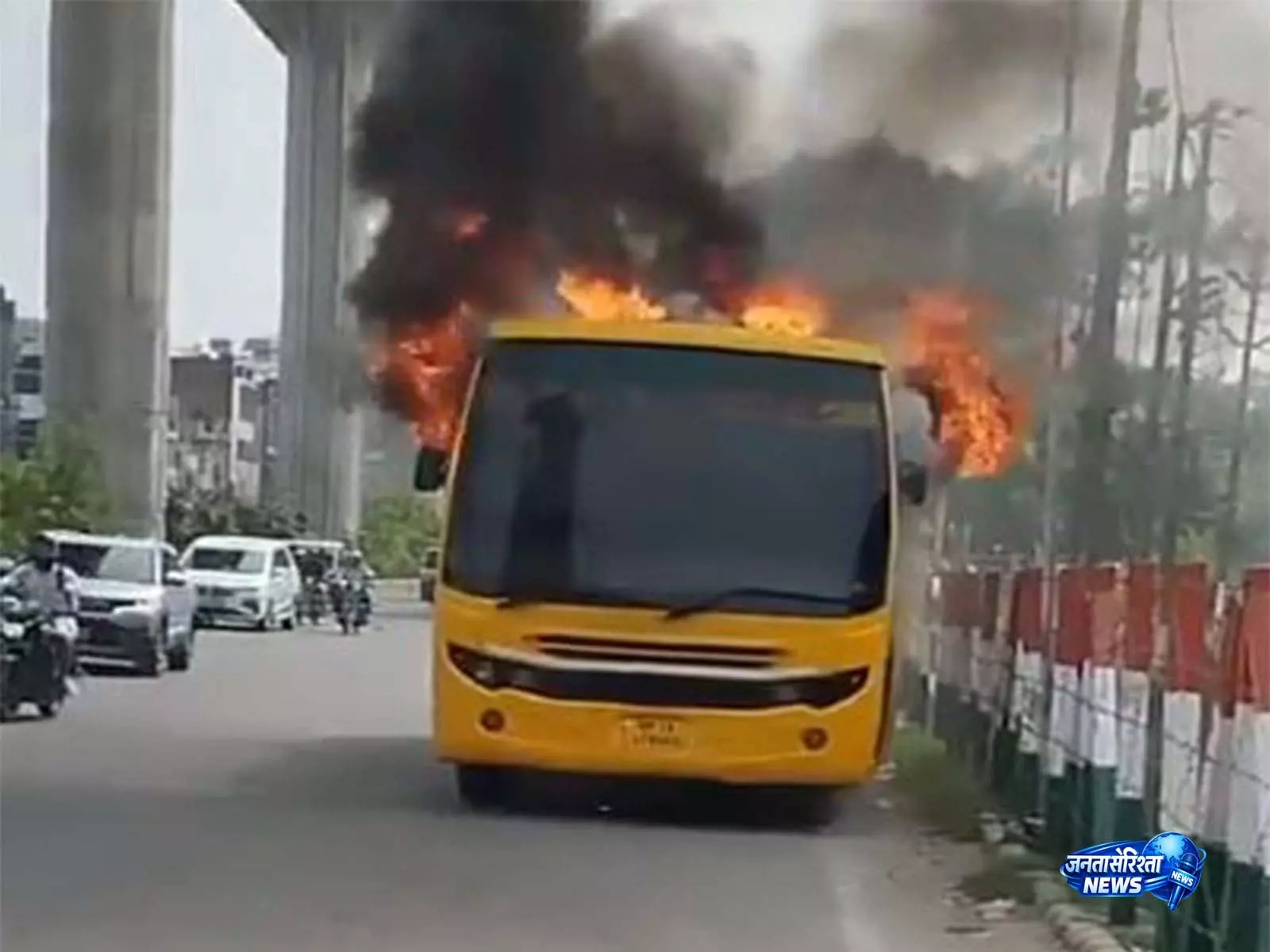 Ghaziabad: मेंटेनेंस के लिए लाई गई स्कूल बस में आग लगी, कोई हताहत नहीं Ghaziabad: मेंटेनेंस के लिए लाई गई स्कूल बस में आग लगी, कोई हताहत नहीं