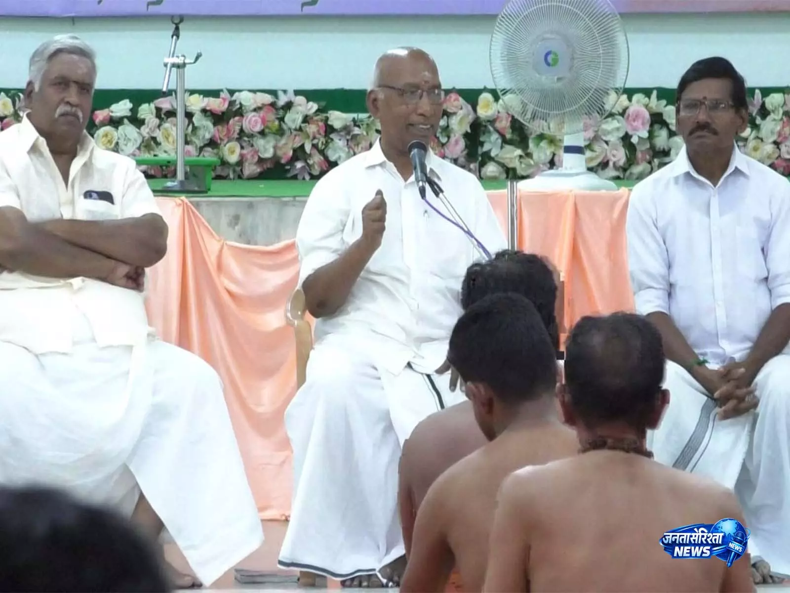 तमिलनाडु में गांव के मंदिर ऐसे केंद्र हैं जो हमारे समाज की रक्षा कर सकते हैं: RSS के वन्नियाराजन तमिलनाडु में गांव के मंदिर ऐसे केंद्र हैं जो हमारे समाज की रक्षा कर सकते हैं: RSS के वन्नियाराजन