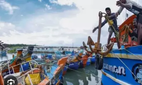Kerala : तट कटाव रोकने की तैयारी तेज, सुरक्षा उपायों पर मंथन Kerala : तट कटाव रोकने की तैयारी तेज, सुरक्षा उपायों पर मंथन