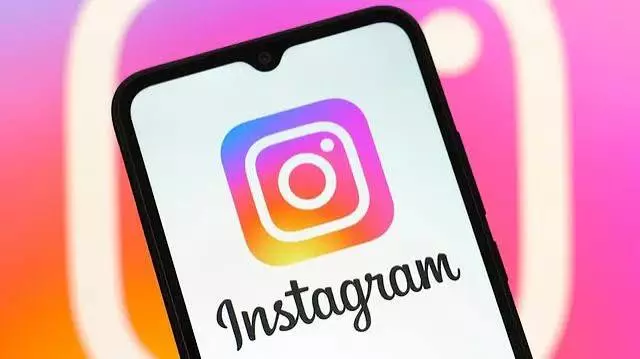 Instagram यूजर्स के विरोध के बाद Meta का यू-टर्न, AI इमेज फीचर हटाया Instagram यूजर्स के विरोध के बाद Meta का यू-टर्न, AI इमेज फीचर हटाया