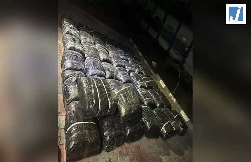 तस्करी के लिए भेजी जा रही 17 लाख की बीड़ी पत्तियां जब्त, तस्कर फरार तस्करी के लिए भेजी जा रही 17 लाख की बीड़ी पत्तियां जब्त, तस्कर फरार