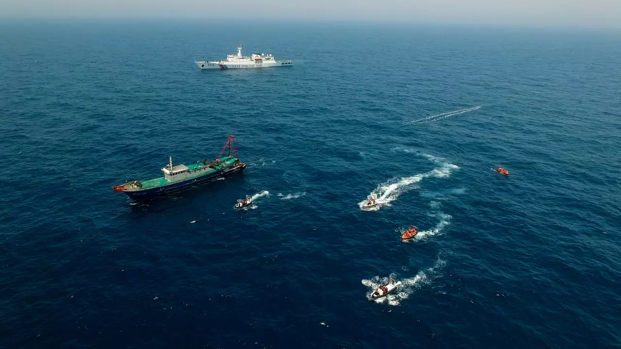 Vietnam में भारतीय पर्यटकों को ले जा रही नाव पलटी, कई लोगों की मौत Vietnam में भारतीय पर्यटकों को ले जा रही नाव पलटी, कई लोगों की मौत