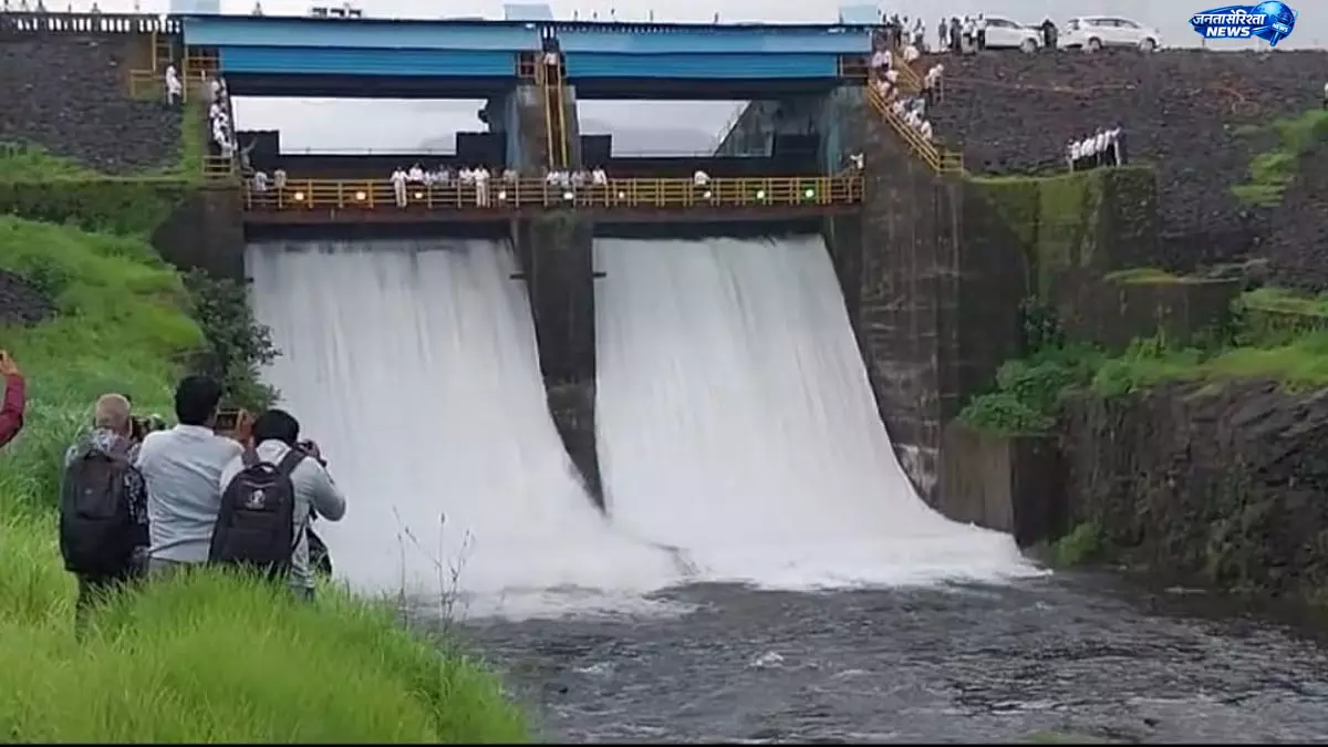 लगातार बारिश से मोरबे डैम में बढ़ा जलस्तर, नवी मुंबई को 166 दिनों तक पाVनी की राहत लगातार बारिश से मोरबे डैम में बढ़ा जलस्तर, नवी मुंबई को 166 दिनों तक पाVनी की राहत