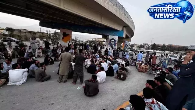 PoK में जनता का प्रदर्शन, पाक सेना की कार्रवाई से तनाव बढ़ा PoK में जनता का प्रदर्शन, पाक सेना की कार्रवाई से तनाव बढ़ा