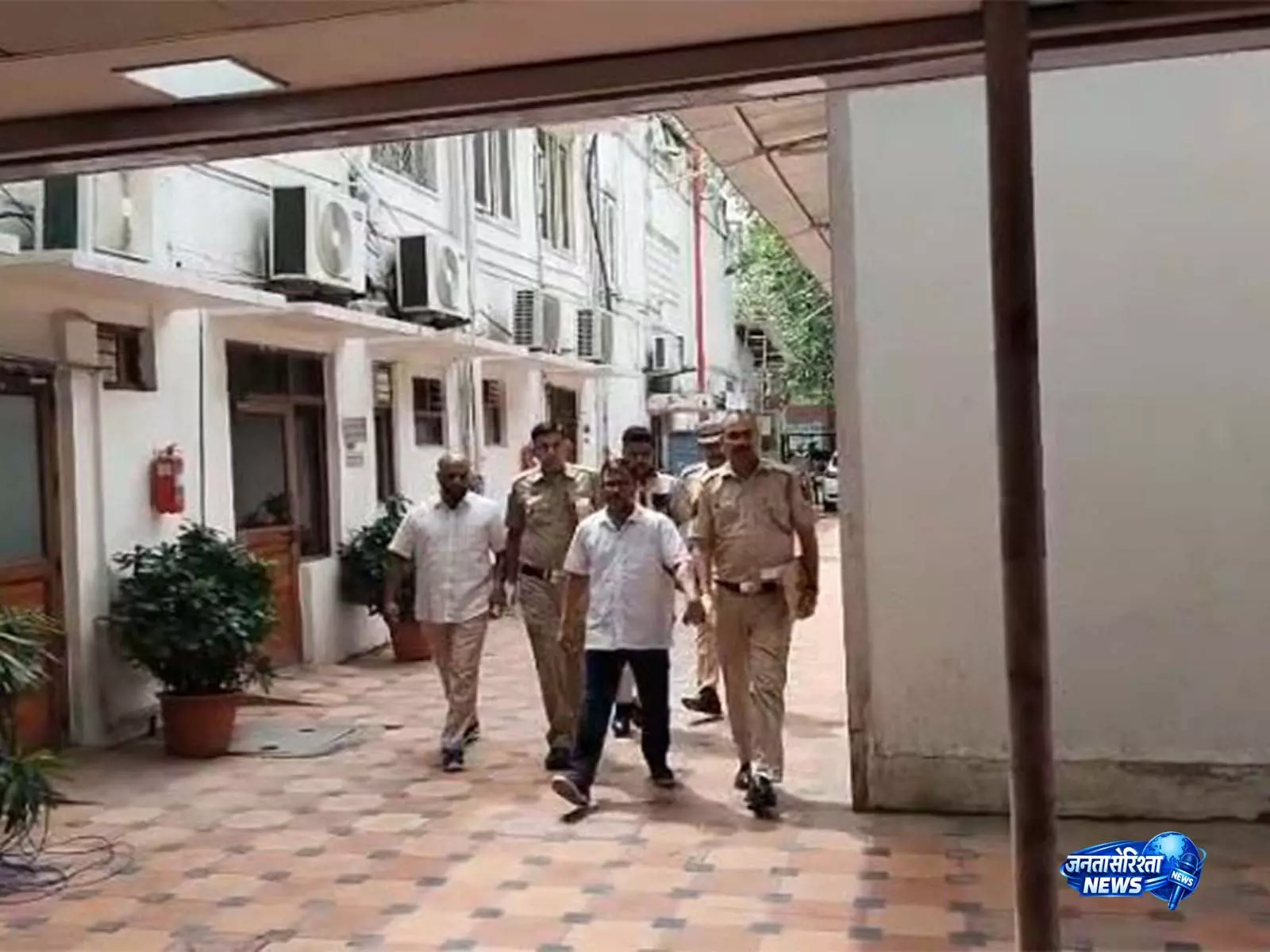 PFI Terror Case: सरकार को गिराने की साजिश का आरोप, PFI नेता पर मुकदमा चलाने का कोर्ट का आदेश PFI Terror Case: सरकार को गिराने की साजिश का आरोप, PFI नेता पर मुकदमा चलाने का कोर्ट का आदेश