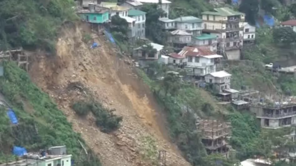 Mizoram में बाढ़ के कारण 80 परिवारों को निकाला गया; भूस्खलन के कारण दक्षिणी जिले कट गए Mizoram में बाढ़ के कारण 80 परिवारों को निकाला गया; भूस्खलन के कारण दक्षिणी जिले कट गए
