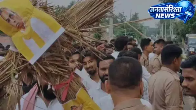 बलिया में ओमप्रकाश राजभर के खिलाफ सपा का विरोध प्रदर्शन बलिया में ओमप्रकाश राजभर के खिलाफ सपा का विरोध प्रदर्शन