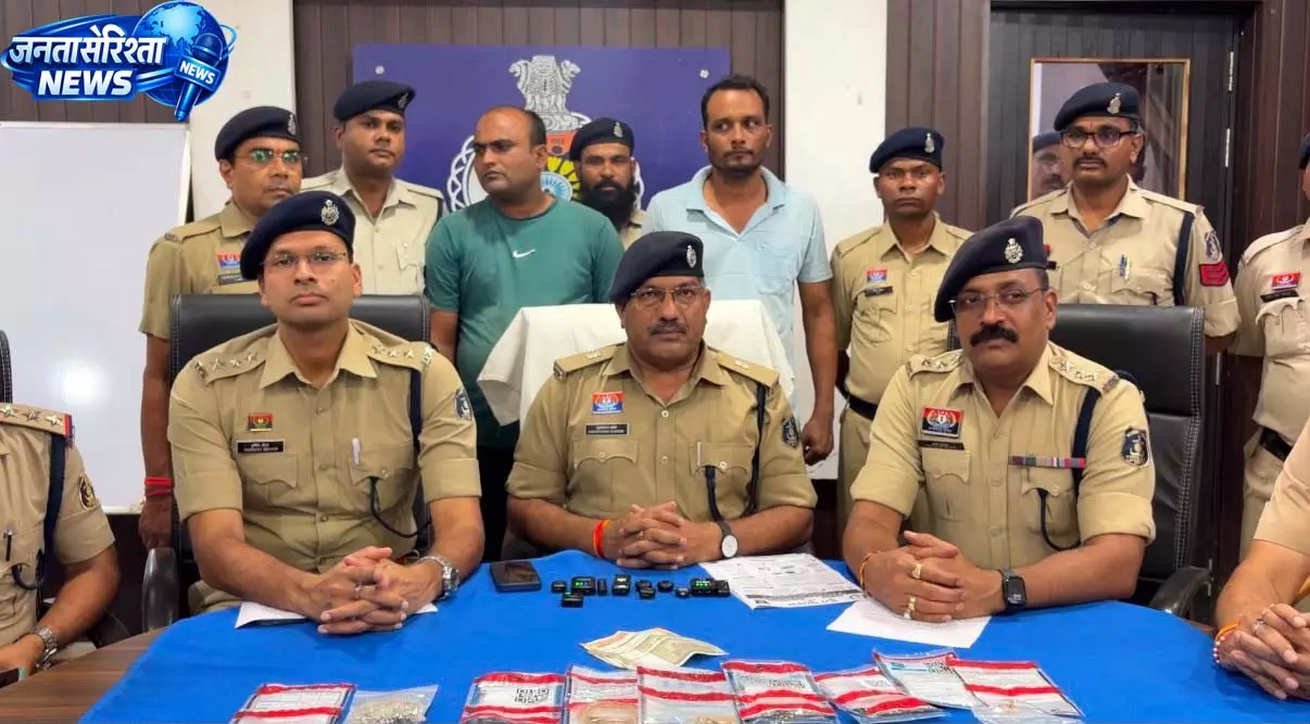 CG: सूने मकानों में चोरी करने वाले दो आरोपी गिरफ्तार, पुलिस ने किया बड़ा खुलासा CG: सूने मकानों में चोरी करने वाले दो आरोपी गिरफ्तार, पुलिस ने किया बड़ा खुलासा