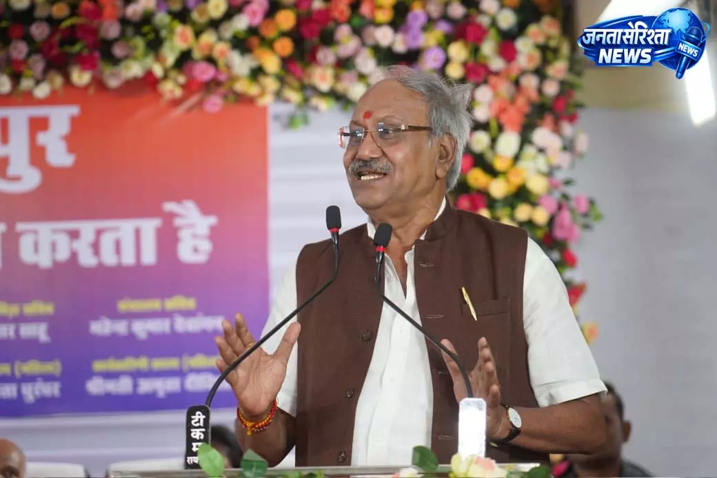 राजनीति में संविधान और कानून के जानकारों का आना जरूरी: बृजमोहन अग्रवाल राजनीति में संविधान और कानून के जानकारों का आना जरूरी: बृजमोहन अग्रवाल