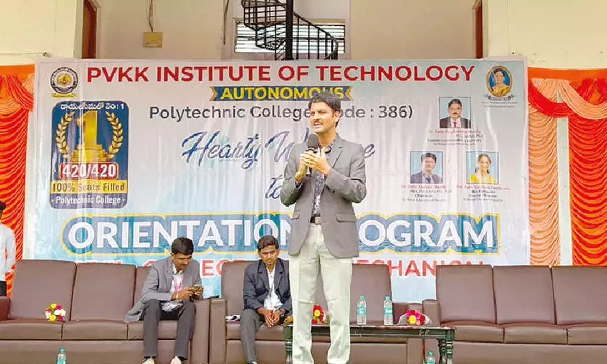 PVKK IT डिप्लोमा कॉलेज ने ओरिएंटेशन-2026 के साथ नए बैच का स्वागत किया PVKK IT डिप्लोमा कॉलेज ने ओरिएंटेशन-2026 के साथ नए बैच का स्वागत किया