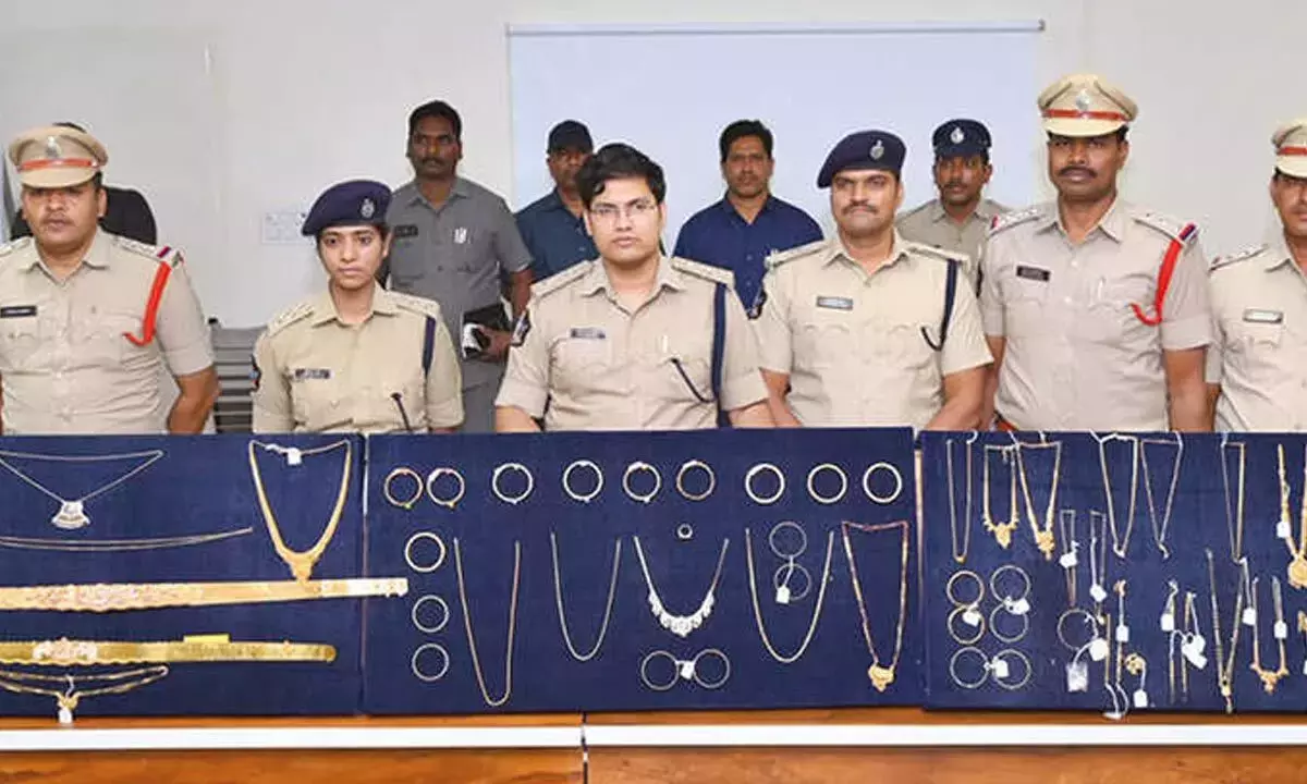 Andhra: बैंक ऑफ बड़ौदा में गोल्ड लोन धोखाधड़ी का खुलासा हुआ Andhra: बैंक ऑफ बड़ौदा में गोल्ड लोन धोखाधड़ी का खुलासा हुआ