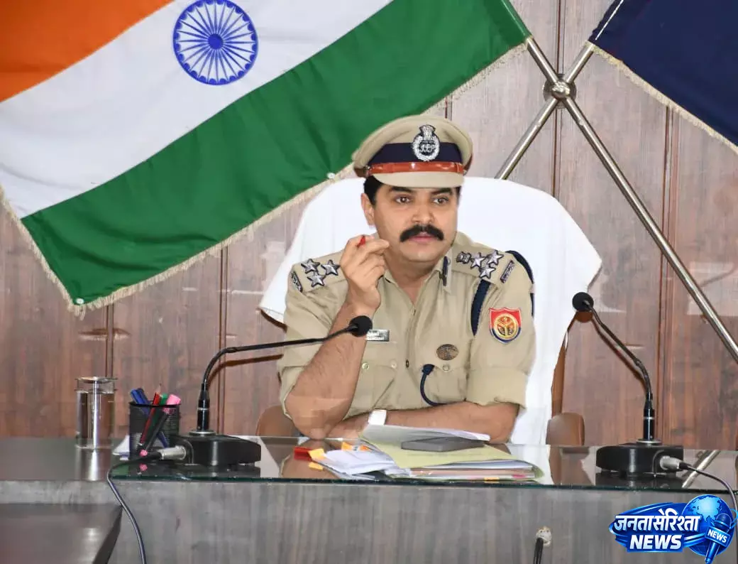 Meerut रेंज में बदमाशों की निगरानी बढ़ी, सैकड़ों अपराधियों पर कार्रवाई Meerut रेंज में बदमाशों की निगरानी बढ़ी, सैकड़ों अपराधियों पर कार्रवाई