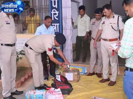 सूरजपुर में 21 लाख रुपये के गांजा, इंजेक्शन और कफ सिरप नष्ट सूरजपुर में 21 लाख रुपये के गांजा, इंजेक्शन और कफ सिरप नष्ट