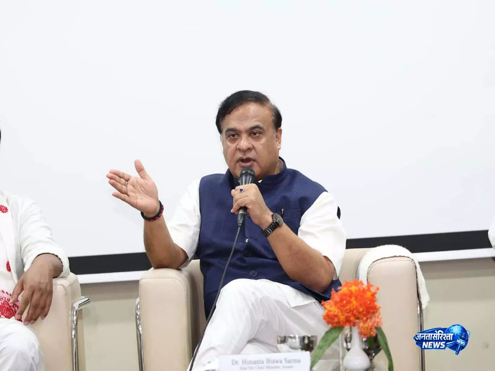 Assam CM हिमंत बिस्वा सरमा ने भूपेन हजारिका समन्नय तीर्थ का दौरा किया, श्रद्धांजलि दी Assam CM हिमंत बिस्वा सरमा ने भूपेन हजारिका समन्नय तीर्थ का दौरा किया, श्रद्धांजलि दी