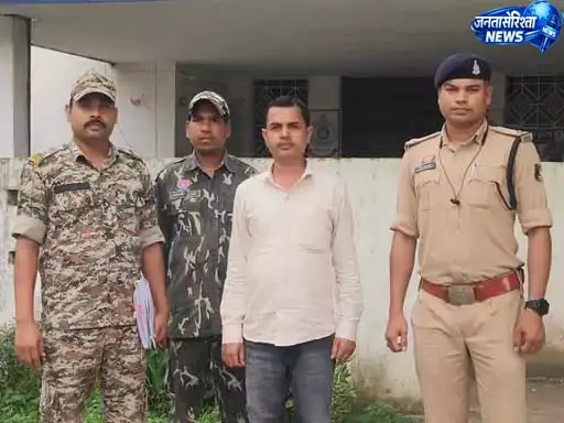 CG: गौवंश तस्करी में फरार बोलेरो पिकअप मालिक गिरफ्तार CG: गौवंश तस्करी में फरार बोलेरो पिकअप मालिक गिरफ्तार
