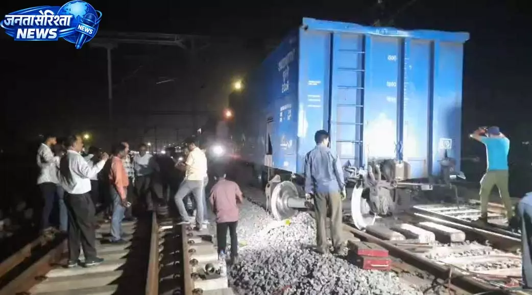रेलवे स्टेशन के पास मालगाड़ी का वैगन बेपटरी, बड़ा रेल हादसा टला रेलवे स्टेशन के पास मालगाड़ी का वैगन बेपटरी, बड़ा रेल हादसा टला