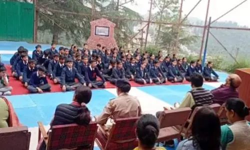 शिमला पुलिस ने नशा विरोधी अभियान में छात्रों और समुदायों को शामिल किया शिमला पुलिस ने नशा विरोधी अभियान में छात्रों और समुदायों को शामिल किया