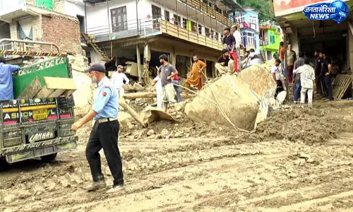 Pahalgam में बादल फटने से अचानक आई बाढ़, कई होटल और घर जलमग्न