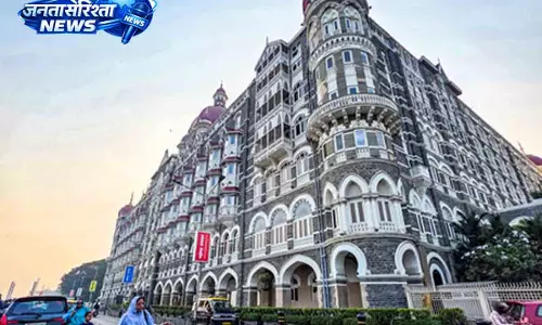 Mumbai के ताज होटल में बम की धमकी सिक्योरिटी चेक के बाद झूठी निकली Mumbai के ताज होटल में बम की धमकी सिक्योरिटी चेक के बाद झूठी निकली
