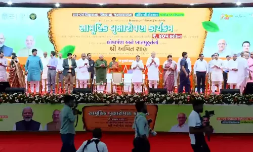 अहमदाबाद में अमित शाह ने शुरू किया वृक्षारोपण कार्यक्रम अहमदाबाद में अमित शाह ने शुरू किया वृक्षारोपण कार्यक्रम
