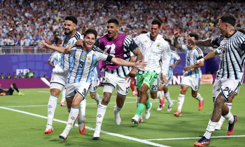 FIFA WC: अर्जेंटीना ने 10 खिलाड़ियों वाले स्विट्जरलैंड को हराकर SF में इंग्लैंड से भिड़ेगा FIFA WC: अर्जेंटीना ने 10 खिलाड़ियों वाले स्विट्जरलैंड को हराकर SF में इंग्लैंड से भिड़ेगा