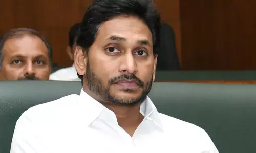 YSRCP ने आंध्र प्रदेश के उंडावल्ली में किसानों के खिलाफ पुलिस कार्रवाई की निंदा की YSRCP ने आंध्र प्रदेश के उंडावल्ली में किसानों के खिलाफ पुलिस कार्रवाई की निंदा की