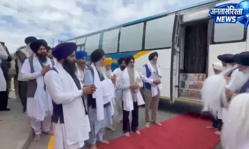 कनाडा भेजे गए श्री गुरु ग्रंथ साहिब के स्वरूपों को लेकर विवाद पर SGPC ने दी सफाई कनाडा भेजे गए श्री गुरु ग्रंथ साहिब के स्वरूपों को लेकर विवाद पर SGPC ने दी सफाई