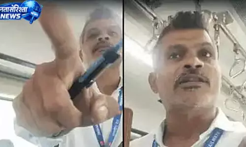 मुंबई लोकल में मराठी भाषा को लेकर TC और यात्री के बीच बहस, वायरल वीडियो मुंबई लोकल में मराठी भाषा को लेकर TC और यात्री के बीच बहस, वायरल वीडियो